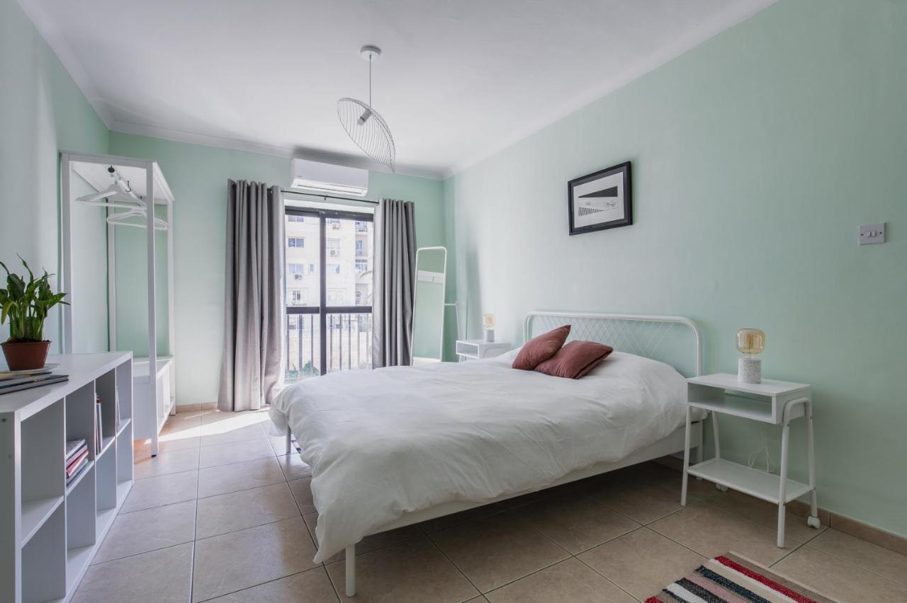 Stylish 3 Bedroom Apartment - St. Julians - 5 Mins From Balluta Bay San Giuliano Esterno foto